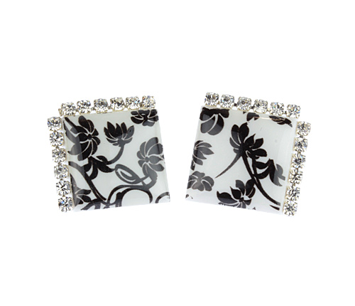 orecchini in resina bianco e nero