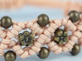 bracciale a macrame margherite particolare