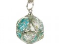 collana in resina cubo particolare
