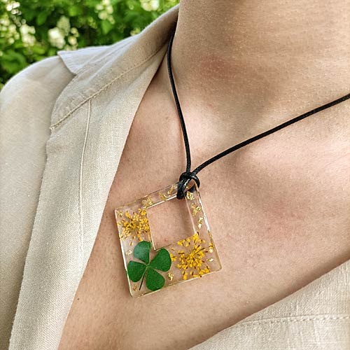 collana in resina fortuna pendente