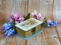 scatola decorata primavera ambientazione